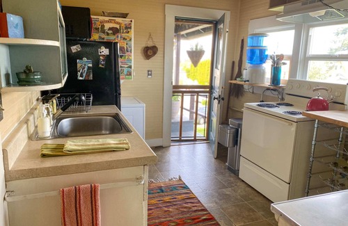 York Apartment | Upstairs at TheVictorian - Lush, Walkable, and Dog-Friendly Retreat - Steps from