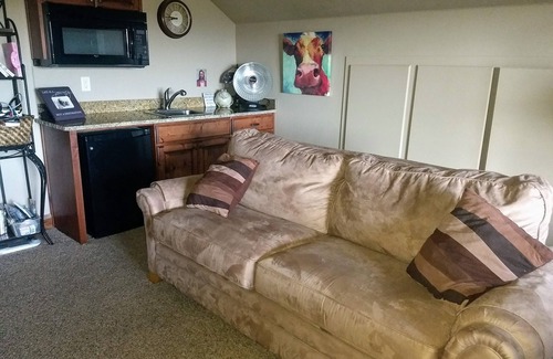 Veyo House | Upstairs casita, beautiful, quiet 5 acre ranch overlooking valley.
