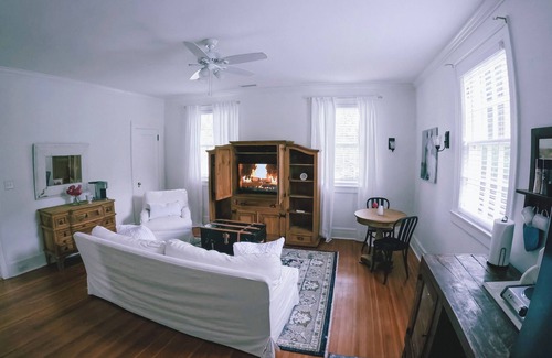 Gastonia Apartment | Upstairs Chic Studio