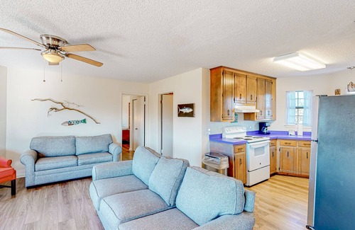 Surf Side Shores House | Upstairs duplex near the beach with deck, outdoor shower, W/D, streaming, & AC