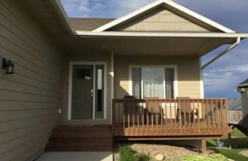Sioux Falls Apartment | Upstairs of a newer ranch style home. Owner resides in locked off basement.