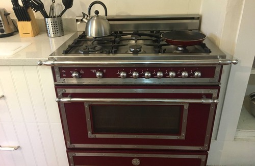 San Anselmo Apartment | Upstairs private apartment in duplex home near town!