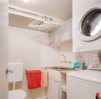 Flemington Apartment | Upstairs Studio Apartment with street access