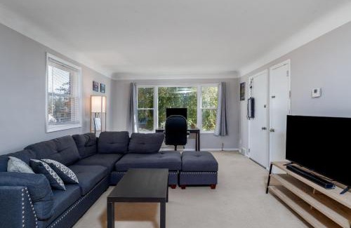 Rocky River Apartment | Upstairs Unit in Rocky River