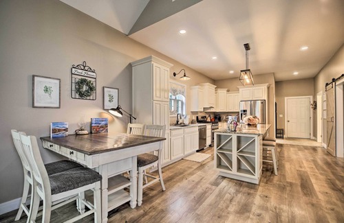 Owls Head House | Upstate Hideaway w/Hot Tub, 13 Mi to Malone!