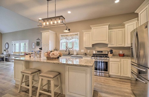 Owls Head House | Upstate Hideaway w/Hot Tub, 13 Mi to Malone!