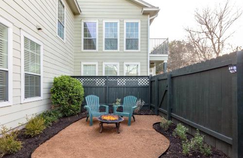 Govalle House | Upstay East Austin Retreat w Yard - 5min to Downtown