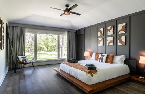 West Oak Hill House | Upstay - Family Farmhouse in Southwest Austin