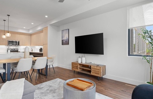 West Congress Apartment | Upstay: Modern & Pet-friendly 2BR Home near SoCo