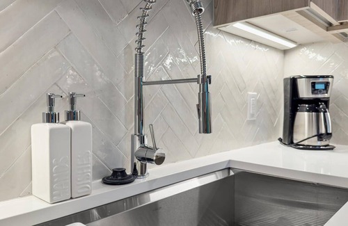 West Congress Apartment | Upstay Modern Studio Near South Congress Avenue!