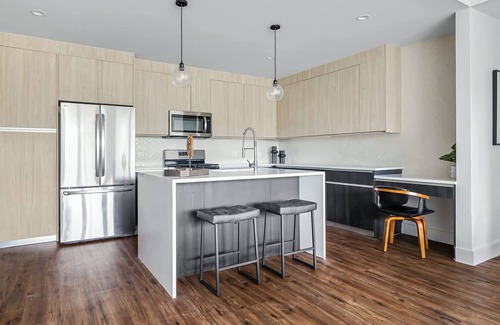 West Congress Apartment | Upstay! New Renos Spacious Apartment Near Soco