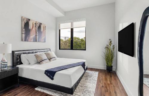 West Congress Apartment | Upstay Newly Renovated Apartment near SoCo