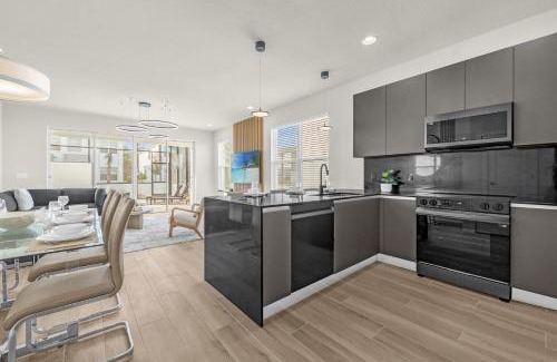 Four Corners House | Upstay - Sunny Clermont Getaway with Private Pool