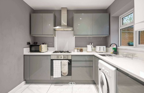 Reading House | Upto 20% OFF | Guest Fav 5BR | Reading & Parking