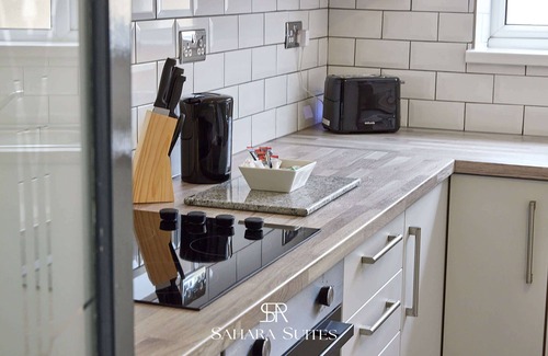 Blyth House | Upto 20% OFF - Modern 5BR Contractor Stay -Parking