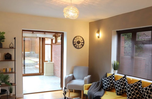 Sheldon House | Upto 40% Discounts | BHX Airport | HS2 | NEC | JLR