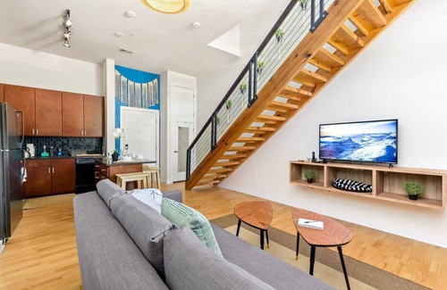 First Ward Apartment | Uptown 1st Ward | Minutes to Epicentre | Gym-Pool