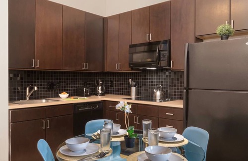 First Ward Apartment | Uptown 1st Ward | Walk to Epicentre | Apple TV
