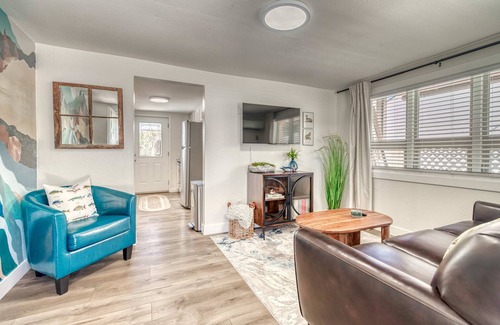 Depot Bench Apartment | Uptown 2 bedroom flat near Train Depot