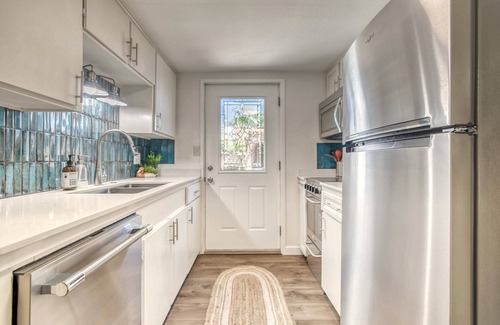 Depot Bench Apartment | Uptown 2 bedroom flat near Train Depot