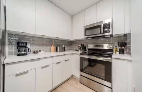Charlotte Center City Apartment | Uptown 3BR | 4 King Beds, Balcony, Near Stadiums