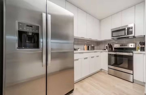 Charlotte Center City Apartment | Uptown 3BR | 4 King Beds, Balcony, Near Stadiums