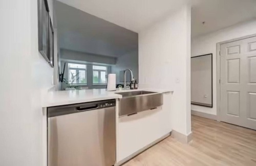 Charlotte Center City Apartment | Uptown 3BR | 4 King Beds, Balcony, Near Stadiums