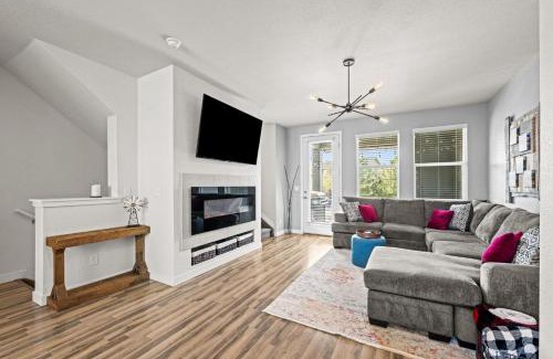 Broomfield House | Uptown Avenue - Broomfield