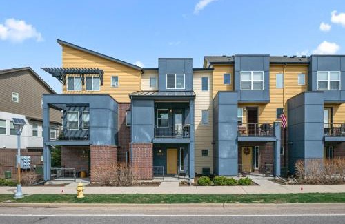 Broomfield House | Uptown Avenue - Broomfield