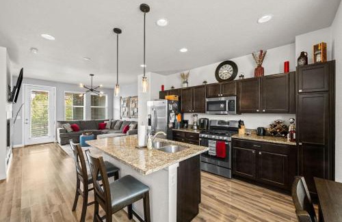 Broomfield House | Uptown Avenue - Broomfield
