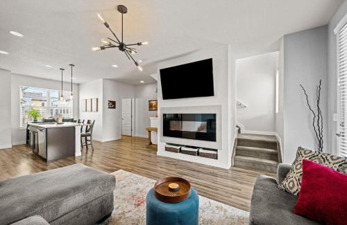 Broomfield House | Uptown Avenue - Broomfield