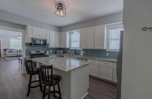 Galveston House | Uptown Cottage Newly Updated Home Near the Strand Galveston Harbor and UTMB