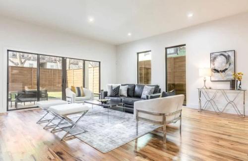 Old East Dallas House | Uptown Dallas Modern Retreat