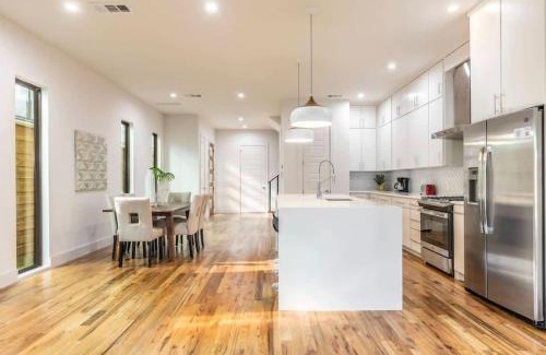 Old East Dallas House | Uptown Dallas Modern Retreat