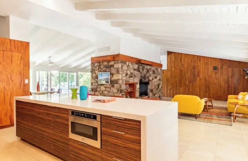Old Las Palmas House | Uptown Design District Walking distance to Downtown Palm Springs!