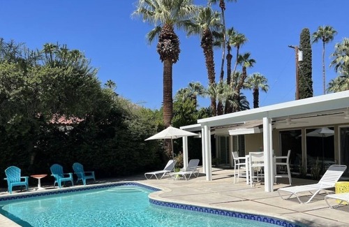 Old Las Palmas House | Uptown Design District Walking distance to Downtown Palm Springs!