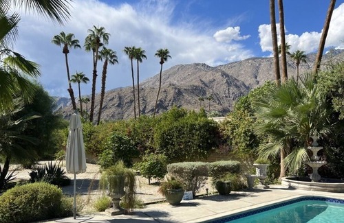 Old Las Palmas House | Uptown Design District Walking distance to Downtown Palm Springs!