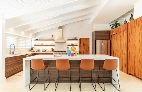 Old Las Palmas House | Uptown Design District Walking distance to Downtown Palm Springs!