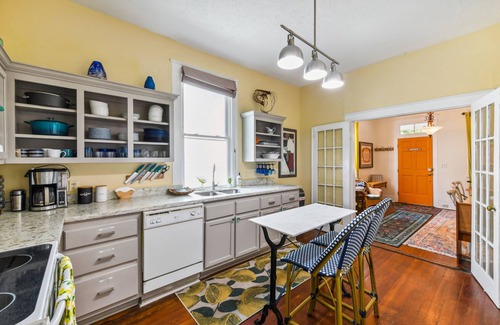 Irish Channel House | Uptown double near shopping, restaurants and bars!