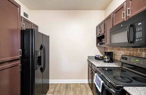Houston Apartment | Uptown Escape | Modern, 1BD Apt near the Galleria