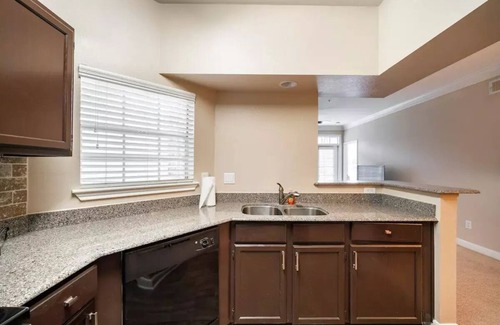 Houston Apartment | Uptown Escape | Modern, 1BD Apt near the Galleria