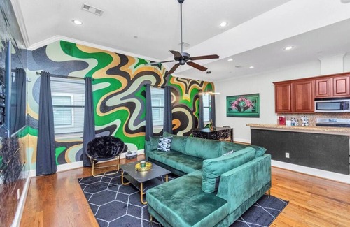 Woodlake - Briar Meadow House | Uptown-Galleria|PrivateBackYard|Sleep12| KingSuite
