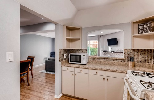 Oak Lawn House | Uptown/Katy Trail Chic & Central With Patio