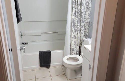 Westover Condo | Uptown Landing a Lovely 2 br 2 bth condo midtown.