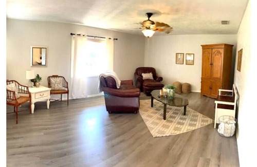 Chalk House | Uptown Luxury in small town Paducah TX