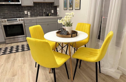 Bloomington Apartment | Uptown Luxury Studio On The Square Downtown Bloomington