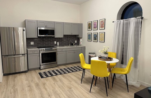 Bloomington Apartment | Uptown Luxury Studio On The Square Downtown Bloomington