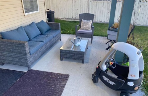 Castlegar Apartment | Uptown Mountainview Suite