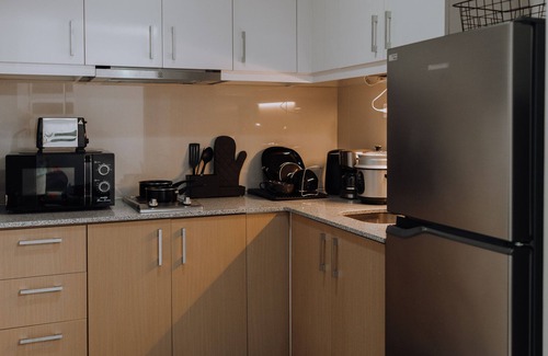 Santa Mesa Apartment | Uptown Parksuites Urban Prime Retreat 1BR w/Pool View, Washer, Wi-fi&Netflix