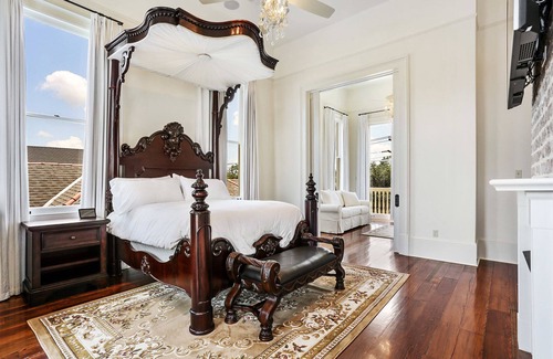 Uptown Historic District Condo | Uptown Penthouse Centrally Located...